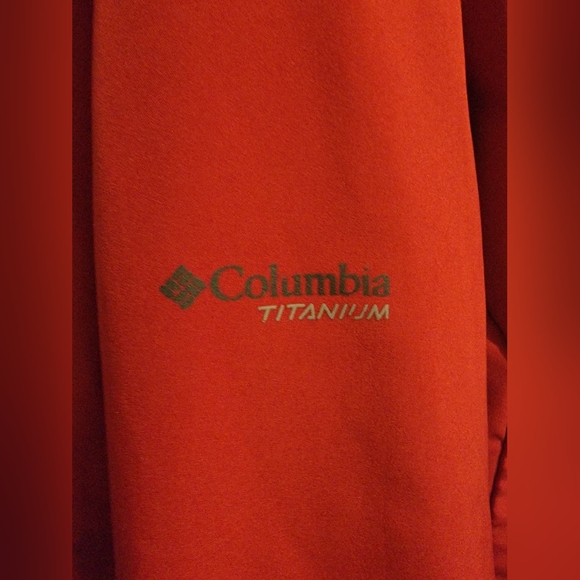 Woman's Columbia Jacket - Picture 4 of 8